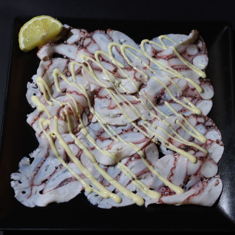 Carpaccio di piovra con salsa vinaigrette