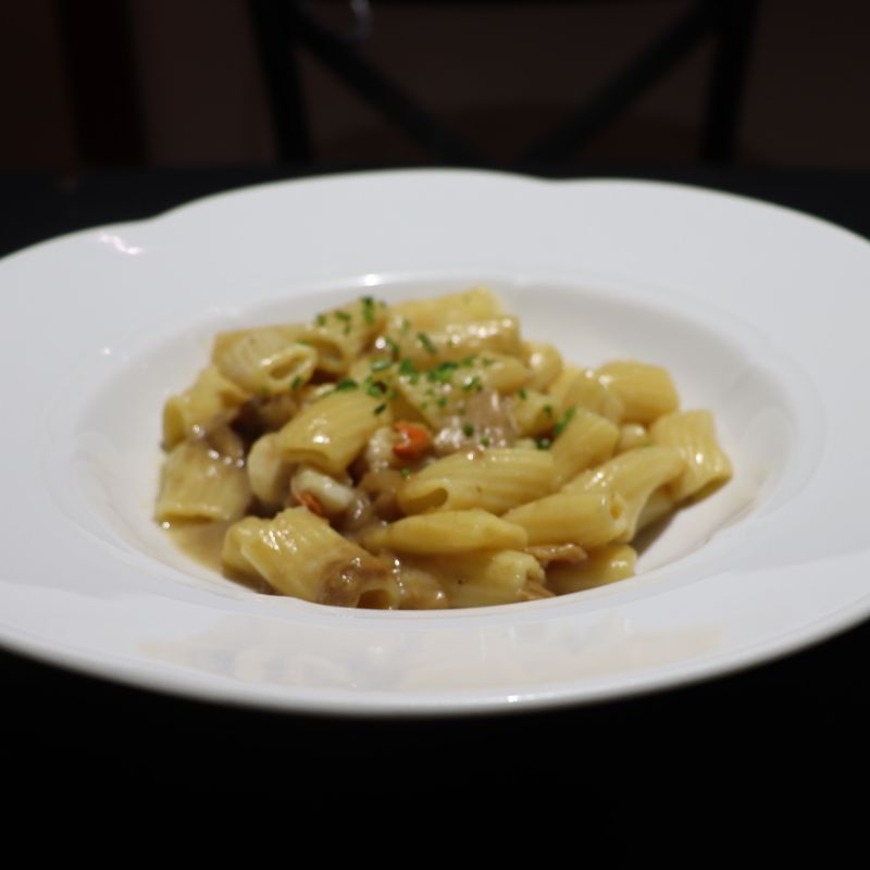 Maccheroni al sugo di capesante e porcini