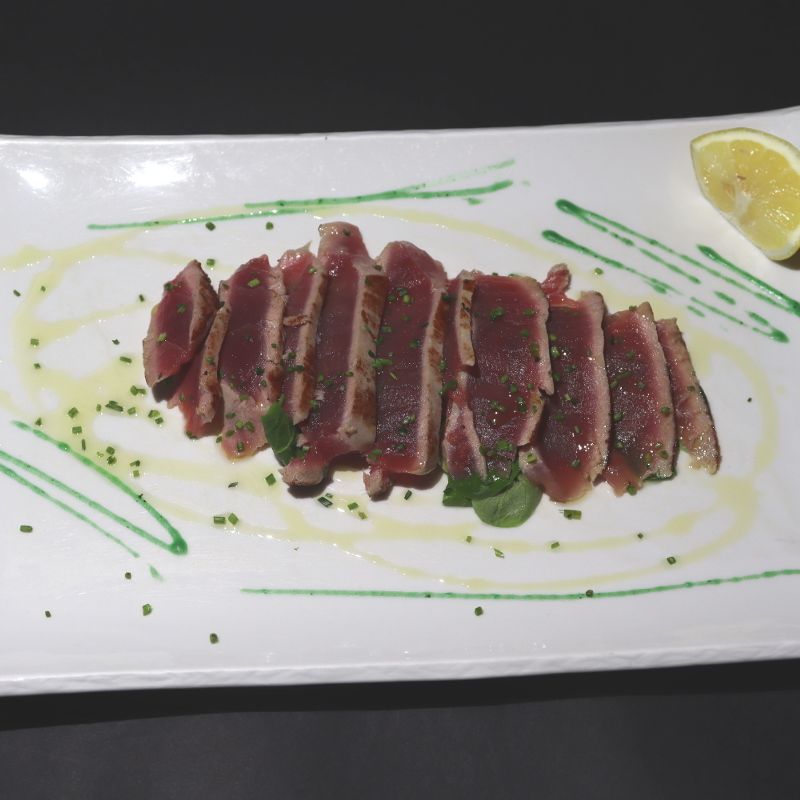 Tuna steak with corn salad