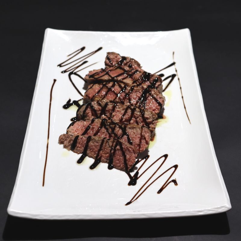 Sliced beef with Tropea onion and balsamic vinegar
