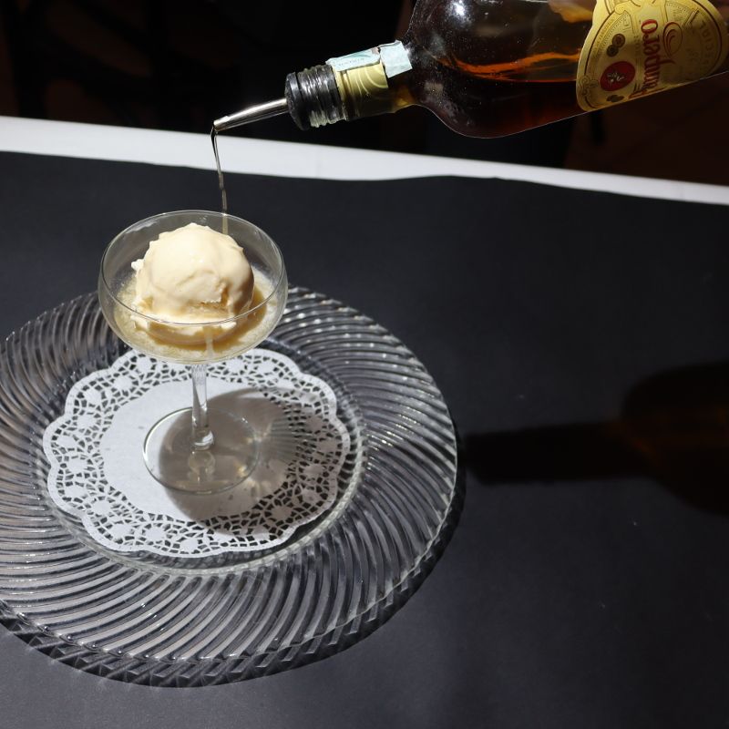 Handwerkliches Málaga-Eis in Rum ertränkt
